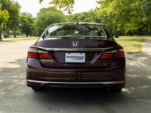 Used 2017 Honda Accord EX-L image 8