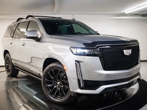 Used 2024 Cadillac Escalade Sport Platinum w/ LPO, ONYX Package AWD/4WD image 9