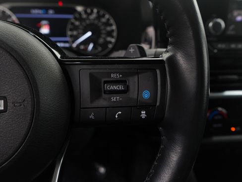 Used 2022 Nissan Pathfinder SV image 19