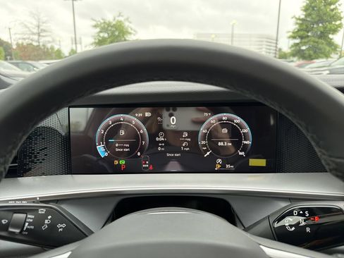New 2026 Volkswagen Tiguan SE R-Line FWD image 27