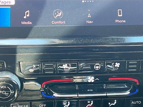 Used 2022 Jeep Grand Cherokee L Limited w/ Luxury Tech Group II image 17