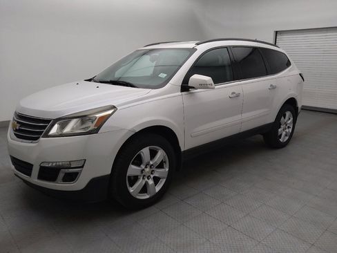 Used 2017 Chevrolet Traverse LT w/ Style and Technology Package FWD image 2