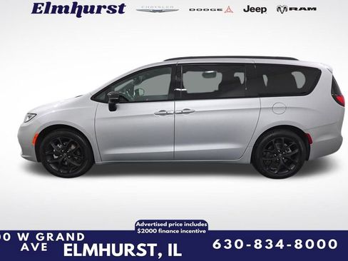 New 2026 Chrysler Pacifica Select w/ S Appearance Package image 2