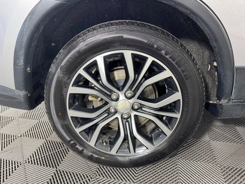 Used 2018 Mitsubishi Outlander ES image 40