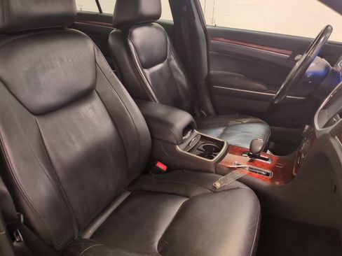 Used 2013 Chrysler 300 w/ Driver Convenience Group RWD image 11