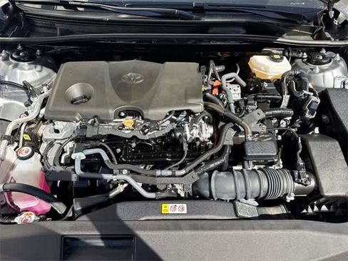 Used 2025 Toyota Camry SE image 11