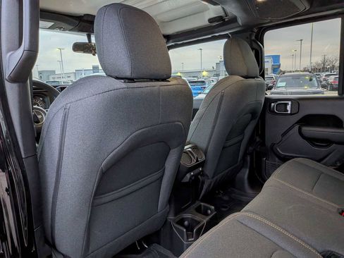 Used 2024 Jeep Gladiator Sport image 14