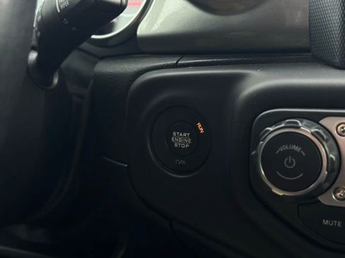 Used 2018 Jeep Wrangler Unlimited Sahara image 31