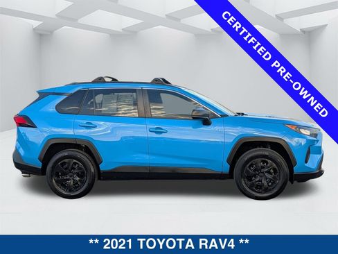 Used 2021 Toyota RAV4 LE image 3