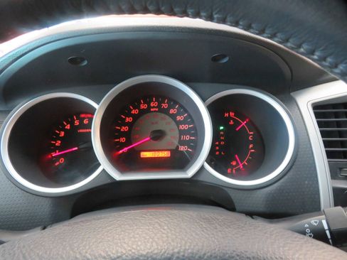 Used 2010 Toyota Tacoma PreRunner image 31