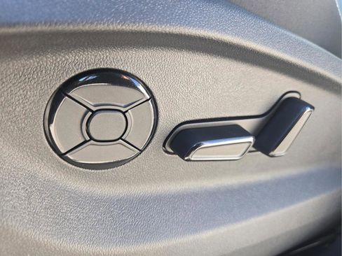 New 2026 Volkswagen Tiguan SE R-Line image 18