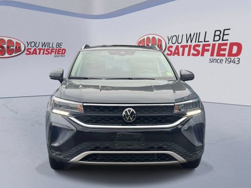 Used 2023 Volkswagen Taos SE AWD/4WD image 2