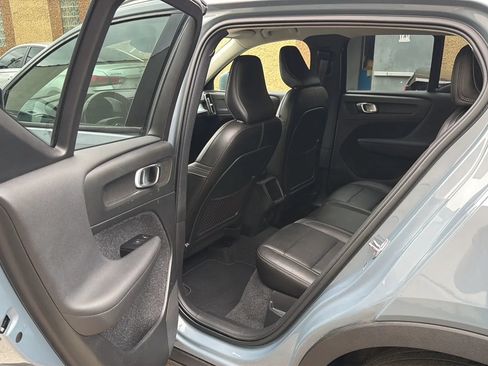 Used 2021 Volvo XC40 T4 Momentum FWD image 28