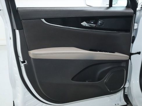 Used 2022 Lincoln Nautilus Reserve image 16