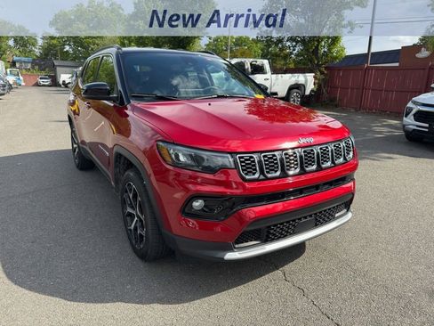 Used 2025 Jeep Compass Limited AWD/4WD image 2