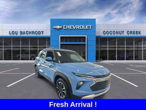Used 2024 Chevrolet TrailBlazer LT w/ LT Cold Weather Package image 1
