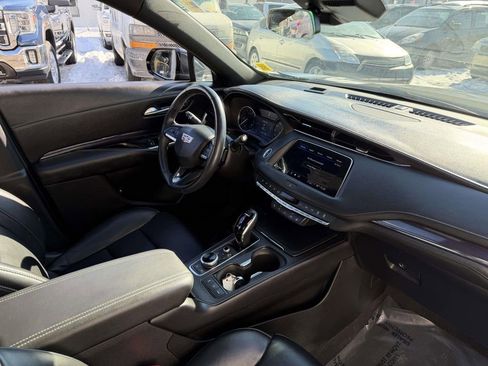 Used 2023 Cadillac XT4 Luxury w/ Cold Weather Package AWD/4WD image 11