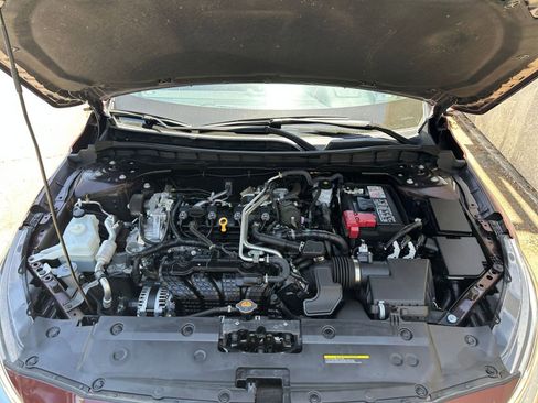 Used 2025 Nissan Altima 2.5 SV FWD image 32