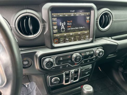 Used 2021 Jeep Gladiator Overland w/ Popular Equipment Package AWD/4WD image 16