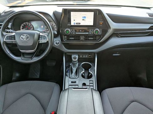Used 2024 Toyota Highlander LE image 15