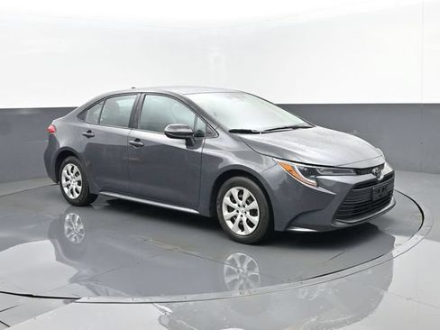 Used 2024 Toyota Corolla LE FWD image 3