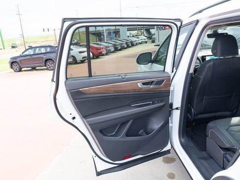 New 2026 Volkswagen Atlas SE image 12