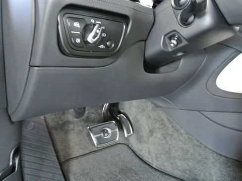 Used 2023 Bentley Bentayga AWD/4WD image 26
