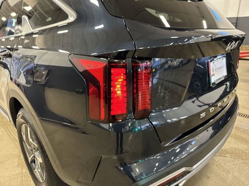 Used 2022 Kia Sorento EX image 30