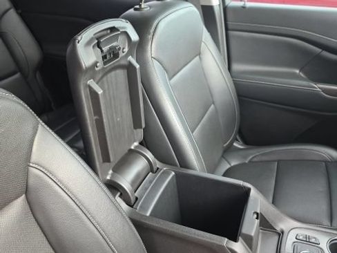 Used 2023 GMC Acadia SLT AWD/4WD image 32