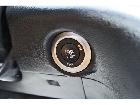 Used 2020 Chrysler Pacifica Touring w/ Advanced Safetytec Group image 21