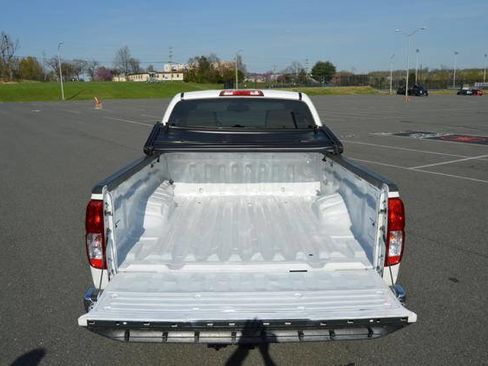 Used 2013 Nissan Frontier SV AWD/4WD image 9