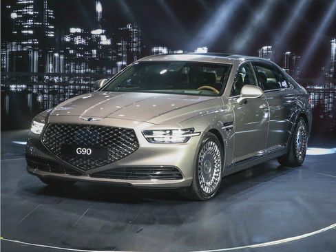 Used 2022 Genesis G90 3.3T Premium RWD image 1
