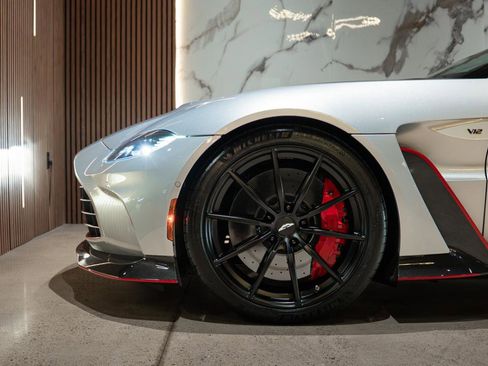 Used 2023 Aston Martin V12 Vantage RWD image 38