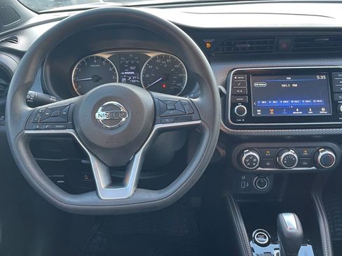 Used 2018 Nissan Kicks S FWD image 9