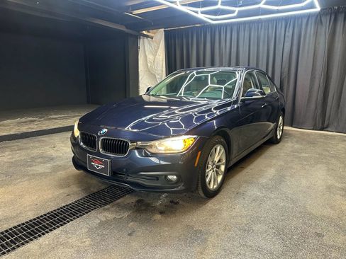 Used 2017 BMW 320i xDrive Sedan image 3