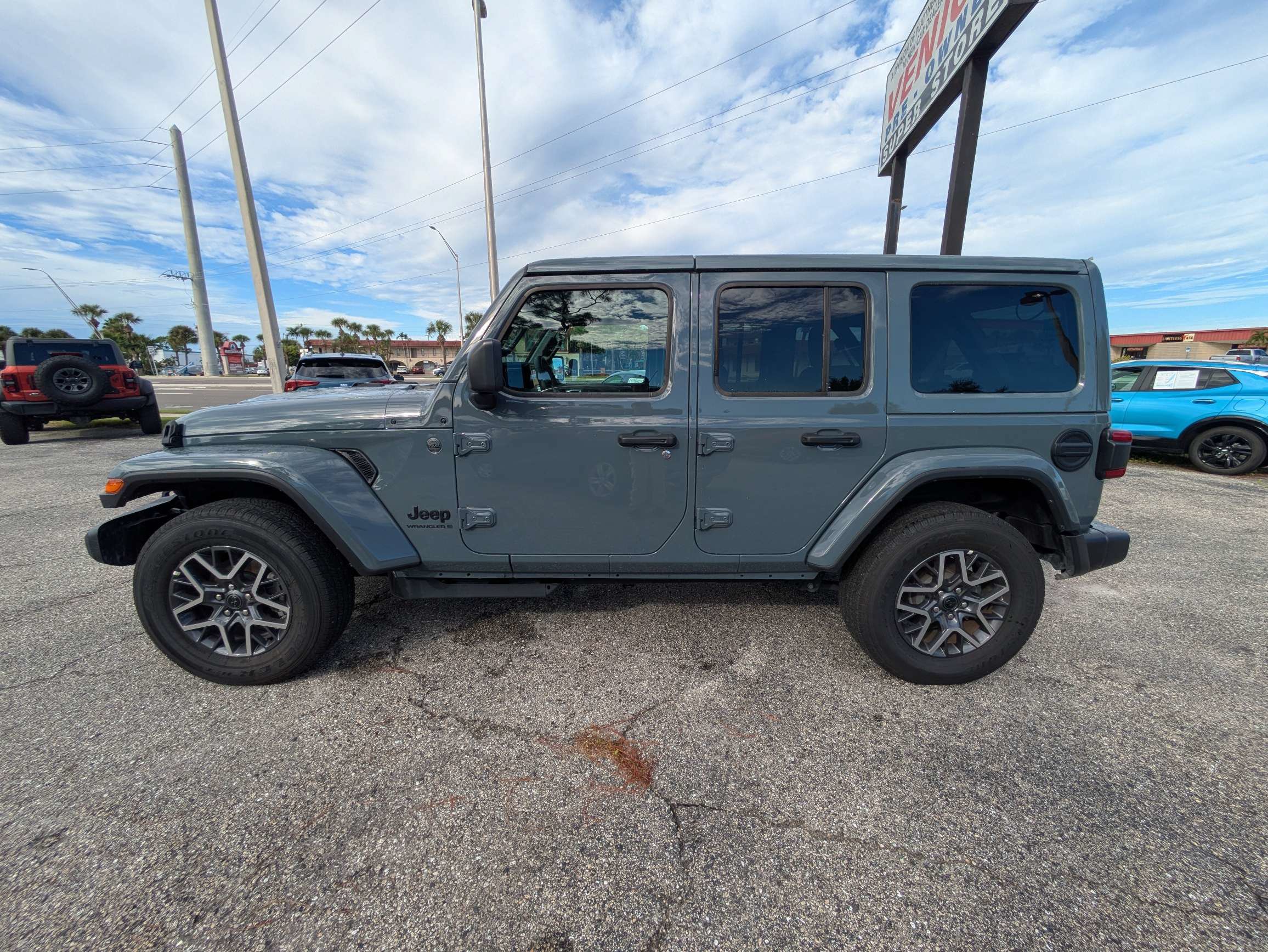 Used 2026 Jeep Wrangler Unlimited Sahara AWD/4WD image 7