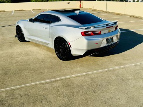 Used 2017 Chevrolet Camaro SS RWD image 23