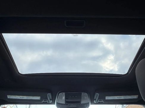 Used 2017 Dodge Charger SE w/ Power Sunroof Group image 29