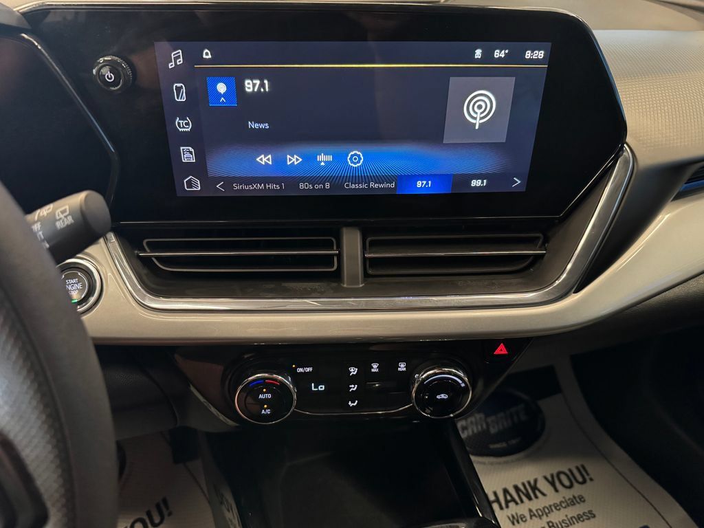 Used 2025 Chevrolet Trax LT FWD image 13