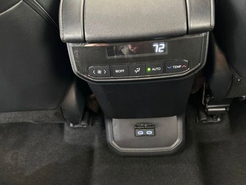 Used 2024 Toyota Highlander LE image 17