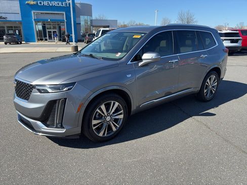 Used 2021 Cadillac XT6 Premium Luxury image 3