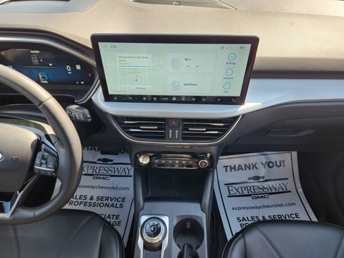 Used 2025 Ford Escape Platinum w/ Premium Technology Package image 17