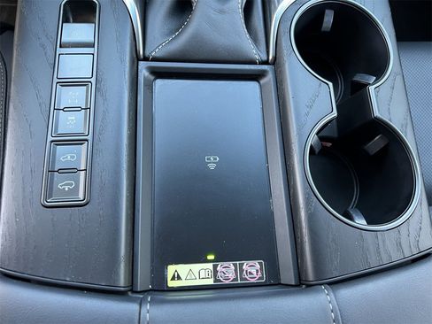 Used 2023 Lexus LX 600 4WD w/ Luxury Package image 18