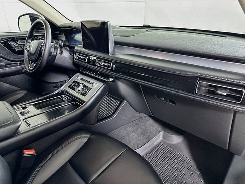 Used 2024 Lincoln Aviator AWD w/ Premium Package image 31