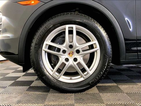 Used 2014 Porsche Cayenne Platinum Edition AWD/4WD image 11