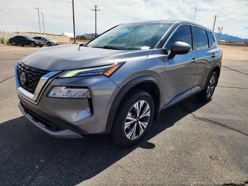 Used 2022 Nissan Rogue SV image 3