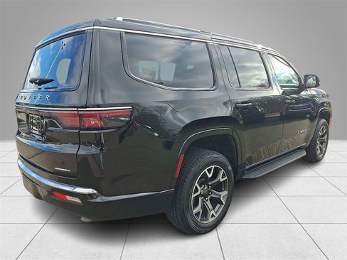 Used 2024 Jeep Wagoneer Series III image 4