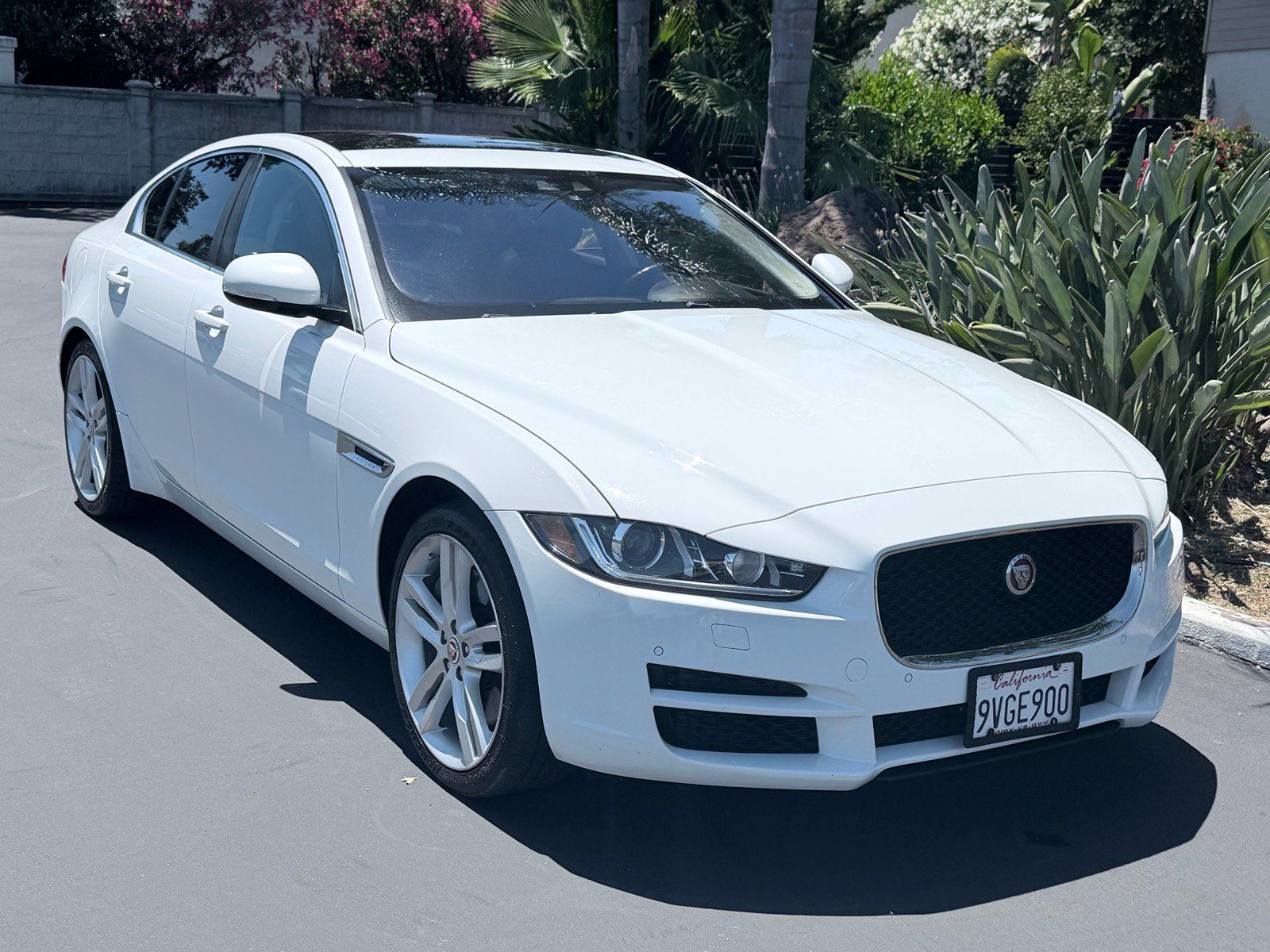 Used 2017 Jaguar XE Prestige AWD/4WD image 4