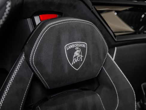 Used 2021 Lamborghini Aventador SVJ AWD/4WD image 54