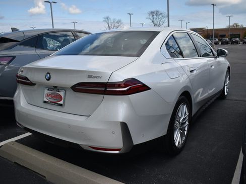 Used 2024 BMW 530i xDrive image 10